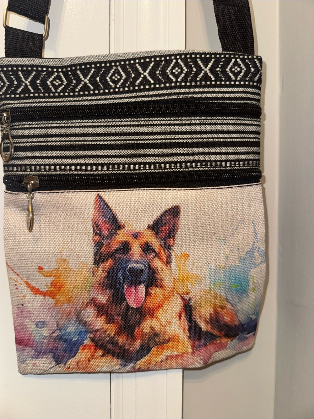 Lightweight adjustable purse with dog design
